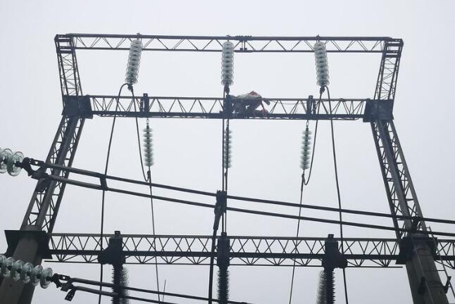 綜合型智能超聲波驅(qū)鳥(niǎo)器 為保護(hù)變電站驅(qū)鳥(niǎo)提供有力支持 綜合型智能超聲波驅(qū)鳥(niǎo)器 為保護(hù)變電站驅(qū)鳥(niǎo)提供有力支持